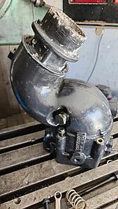 drops of water in one plug-exhaust-manifold-upper-part-v6280n.jpg