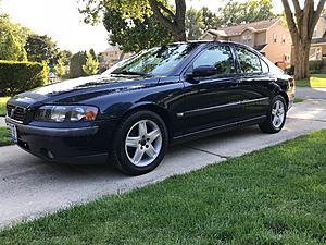 2004 Volvo S60 T5-front-right.jpg
