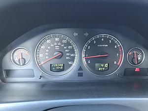 2004 Volvo S60 T5-dash.jpg