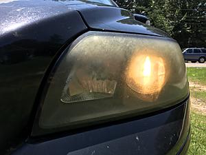 Very Simple Headlight Question (2007 S40)(Pictures)-car2.jpg